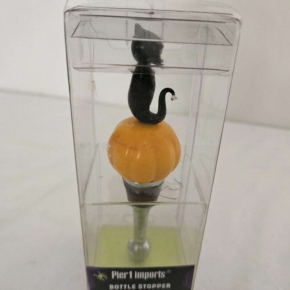 Pier 1 Halloween Bottle Stopper ~ Black Cat on a Pumpkin